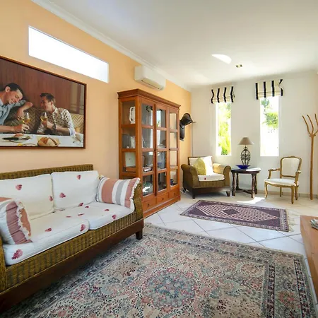 Сasa de vacaciones Castillo By Interhome
